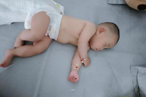 天门几个月宝宝会抬头